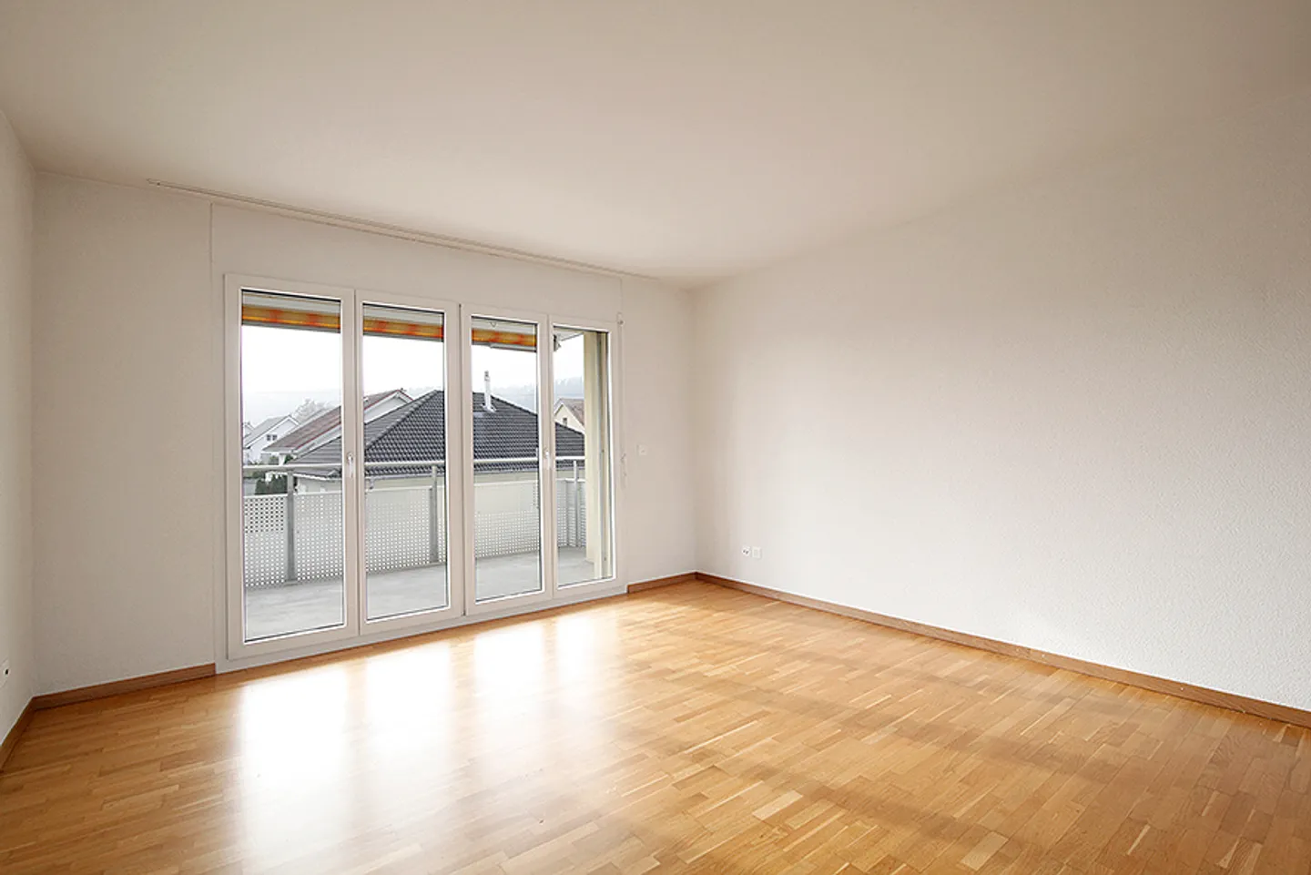 Spacious apartment seeks new residents! - Photo 3 of 11