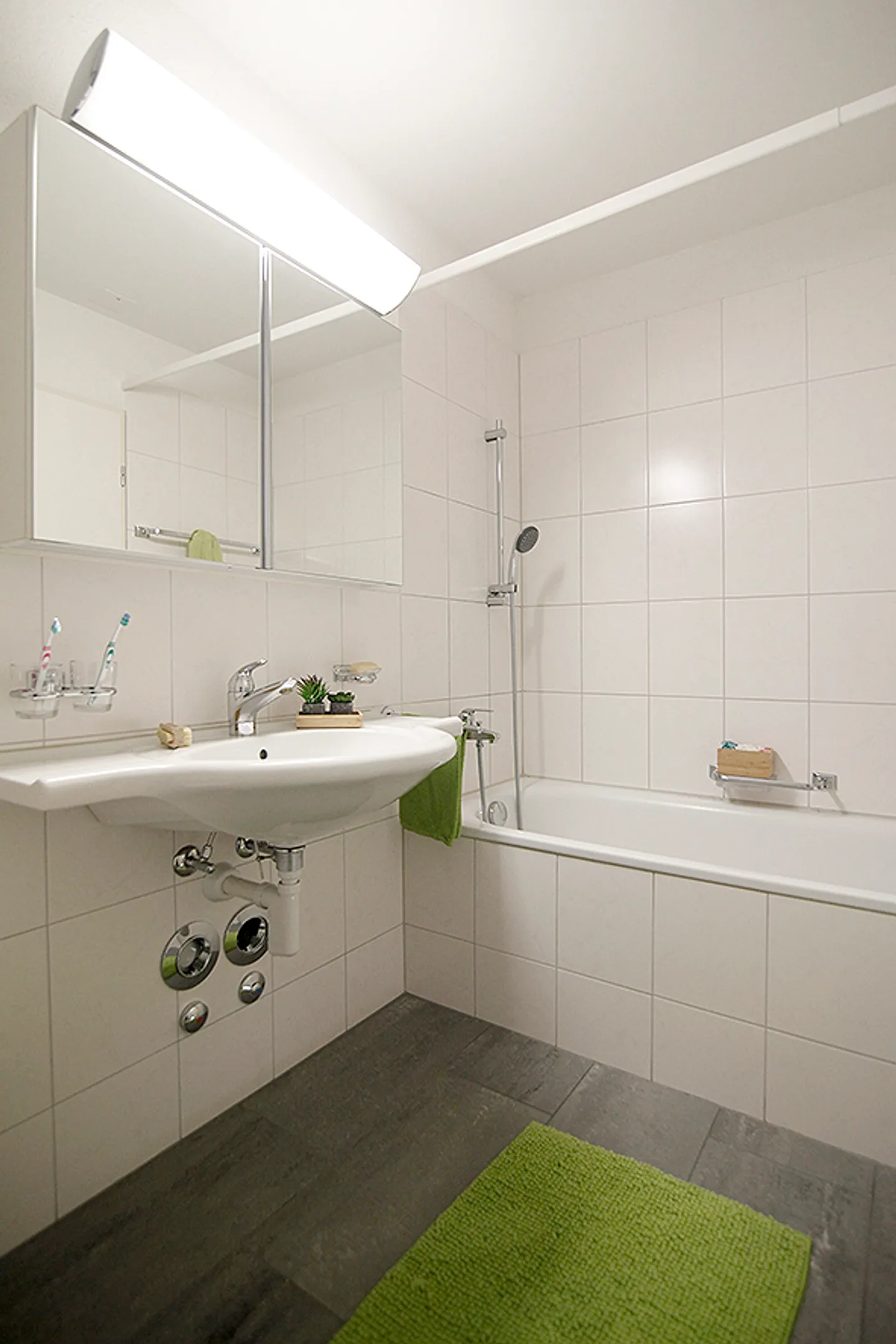 Spacious apartment seeks new residents! - Photo 6 of 11