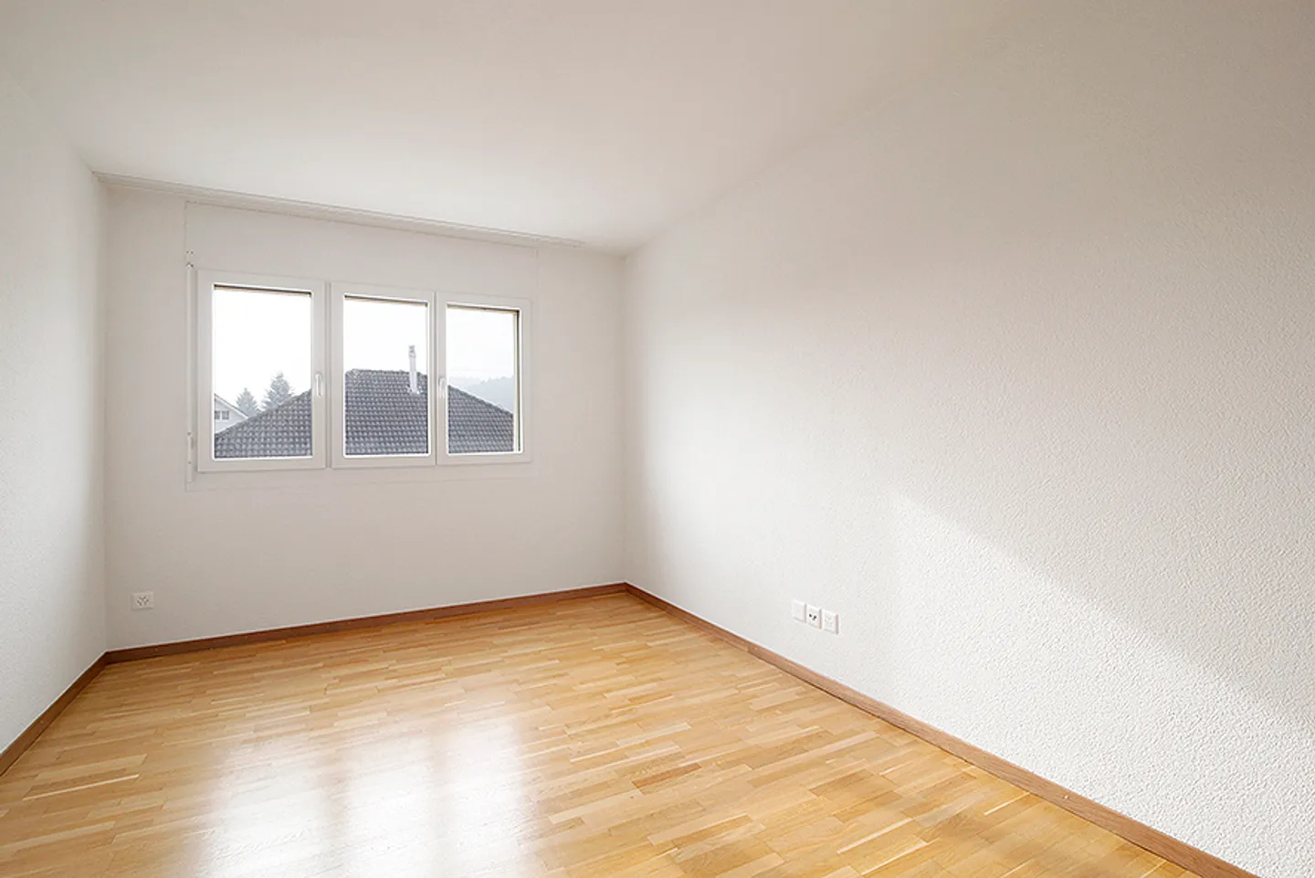Spacious apartment seeks new residents! - Photo 8 of 11