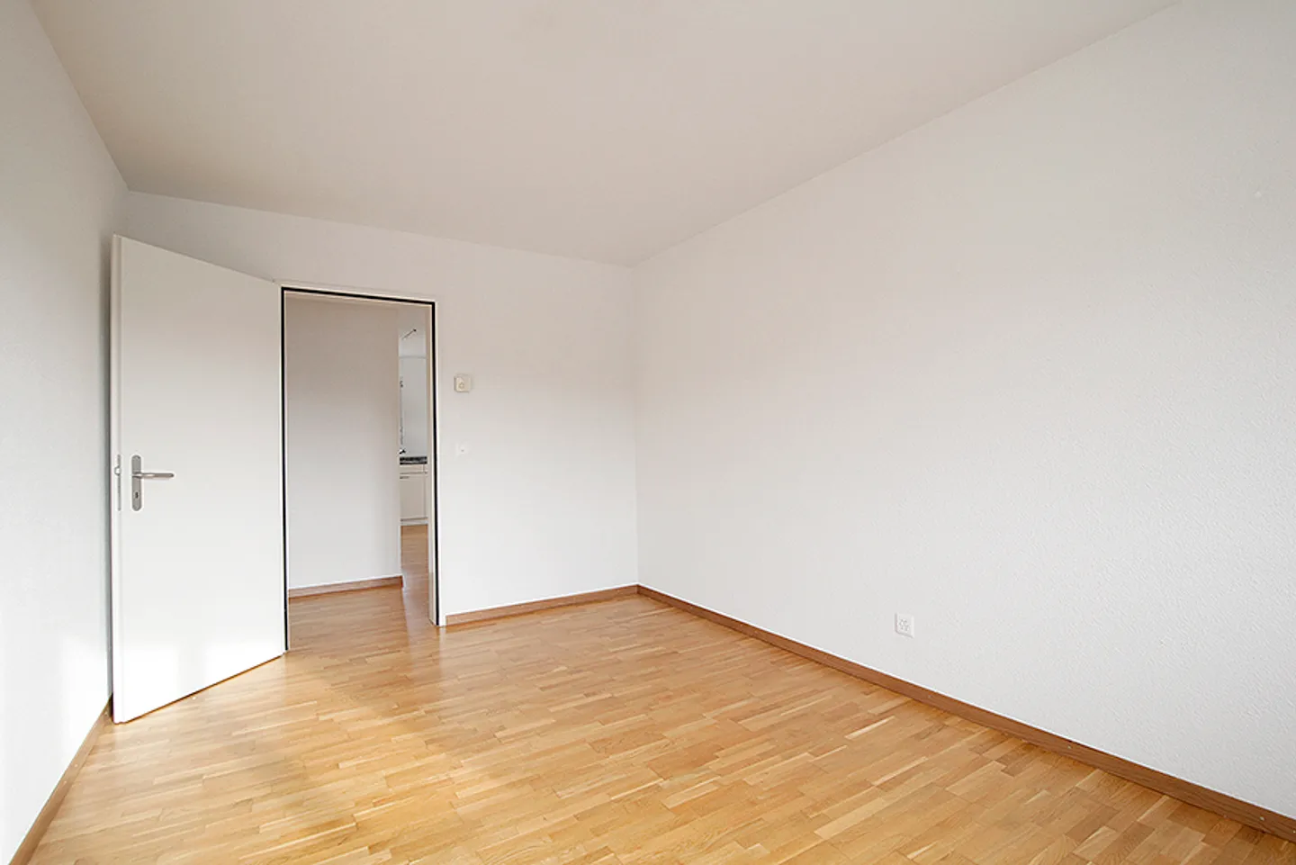 Spacious apartment seeks new residents! - Photo 9 of 11