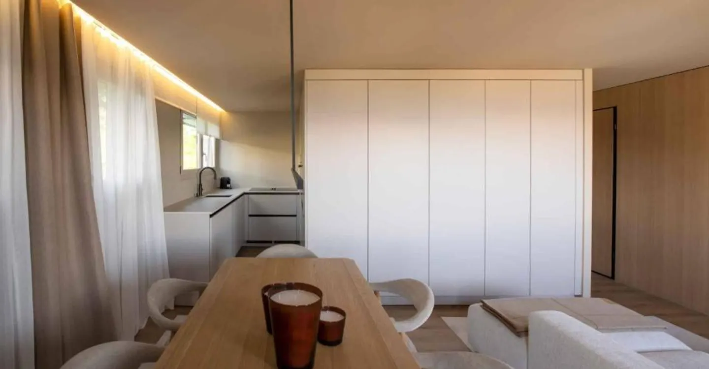 Luxury Apartment - Photo 3 of 12