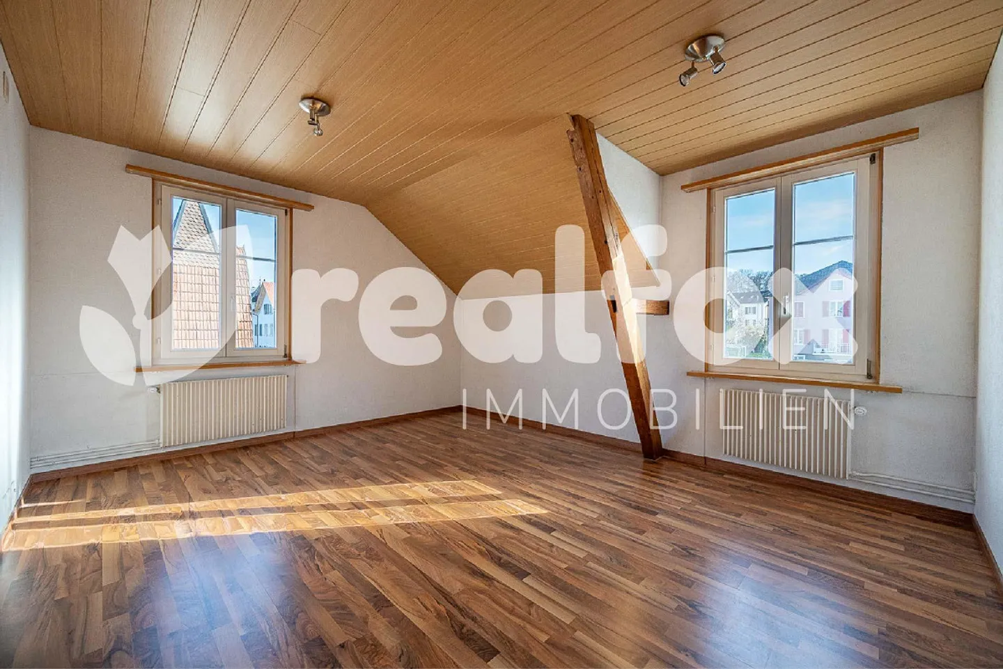 Maison bifamiliale avec potentiel - Photo 1 sur 28