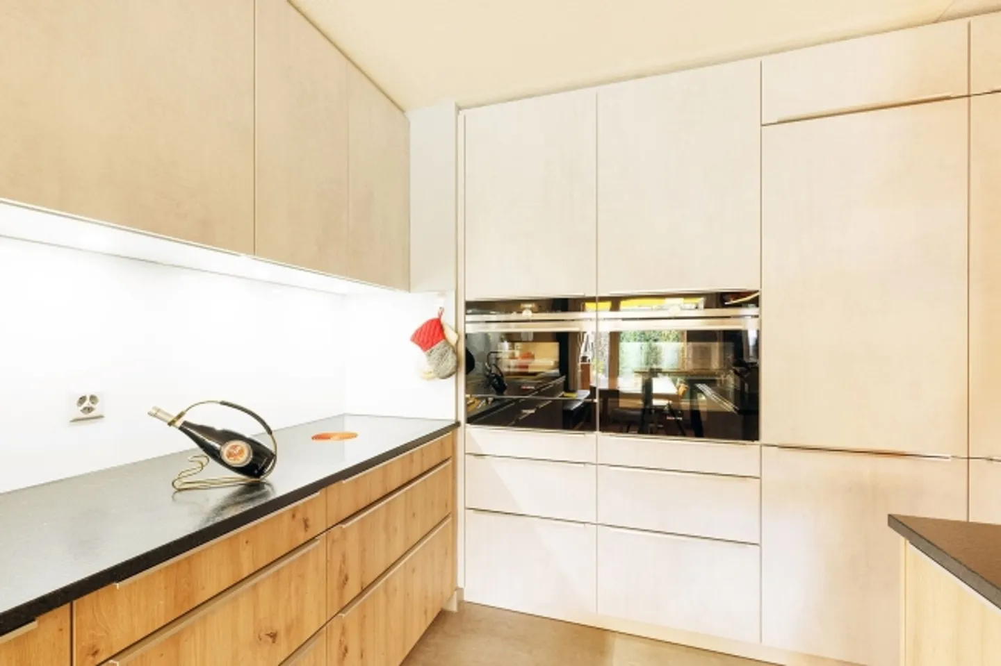 Enjoy the sunny garden and the quiet location. - Photo 6 of 13