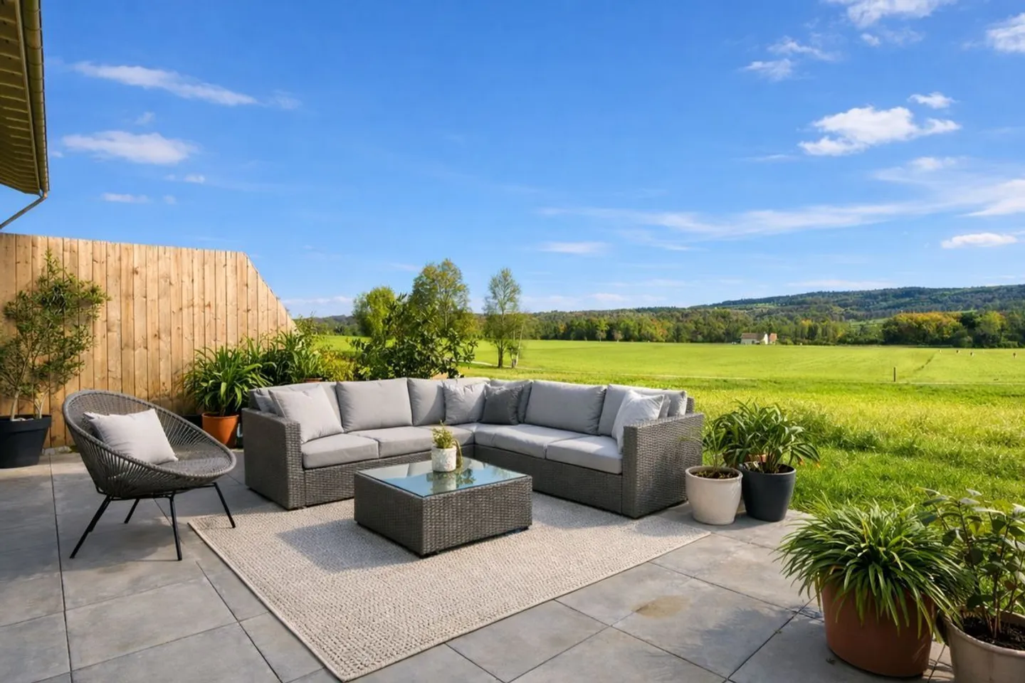 Semi-detached house with garden, in the heart of a quiet environment - Photo 2 of 7