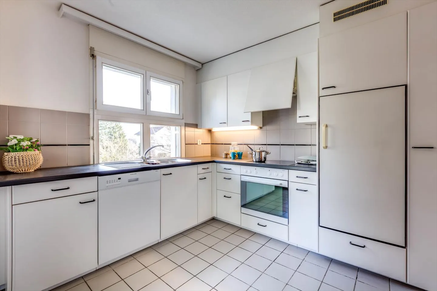 Extraordinary Floor Plan? You are at the right address! - Photo 5 of 11
