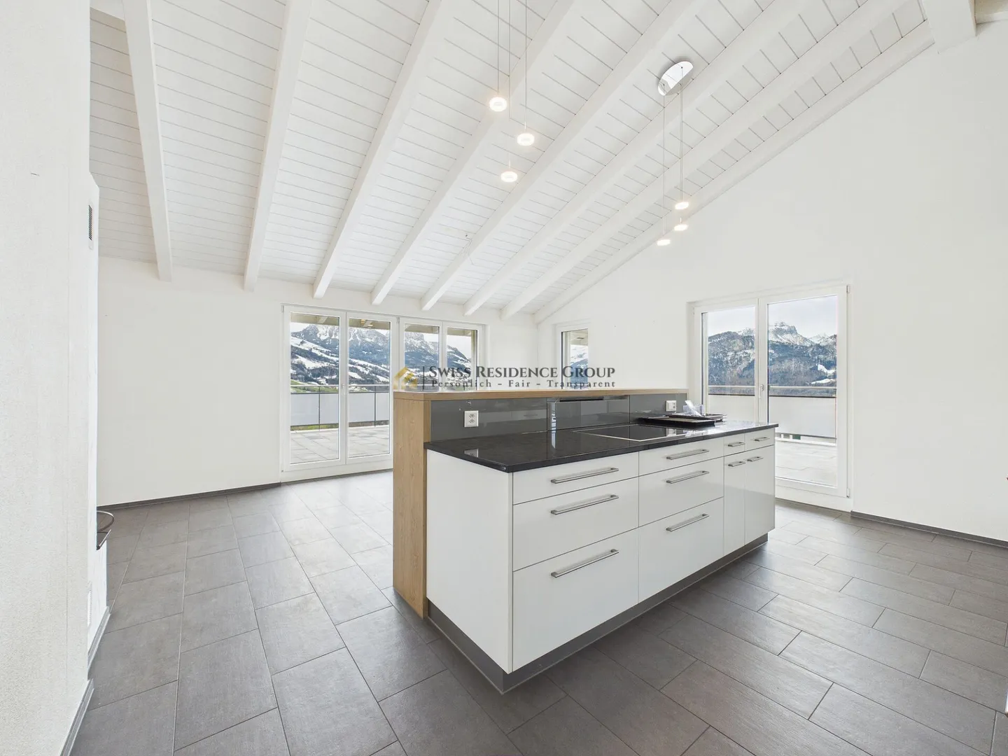 Esclusivo attico di 5,5 stanze con vista panoramica e ampie terrazze - Foto 2 di 33