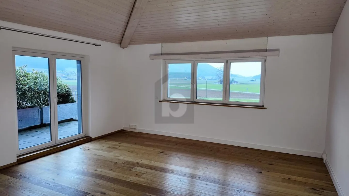 BRIGHT AND SPACIOUS - Photo 5 of 6