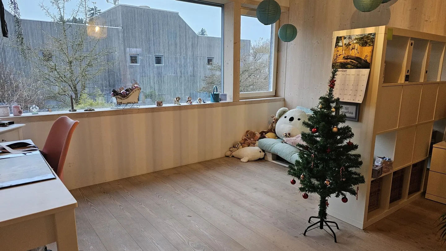 Family-friendly and in a quiet location next to Aarau Large (double) single-family house in the quiet Aarauerfeld in Suhr - Photo 6 of 14