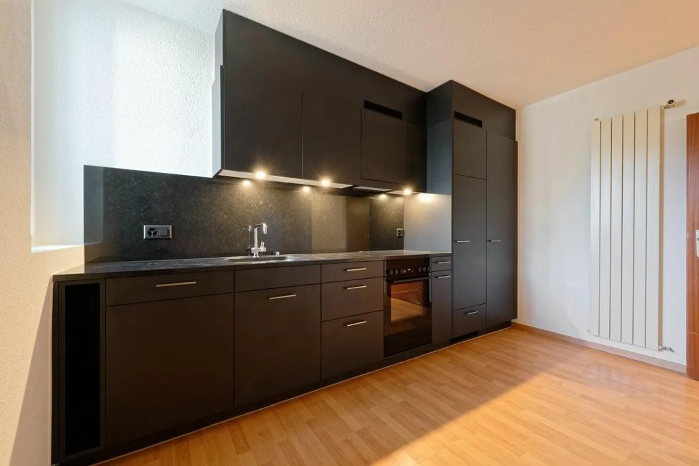 Charmante 2.5 Zimmer Wohnung - Foto 3 von 5
