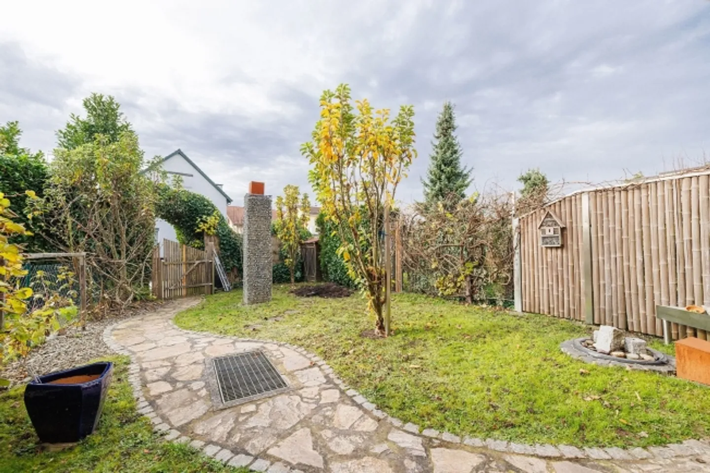 Enjoy the sunny garden and the quiet location. - Photo 12 of 13