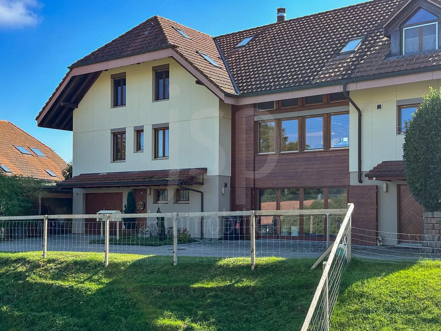 Impressive Multi-Generational Country House in Iffwil - Photo 2 of 30