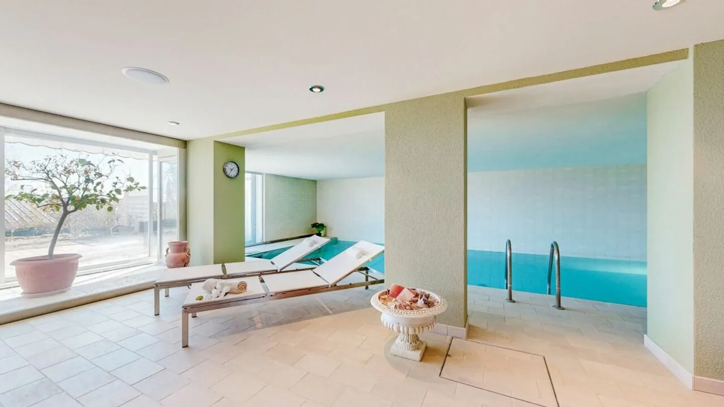 WOHLFÜHLOASE MIT PANORAMABLICK UND INDOOR-POOL - Foto 7 von 8
