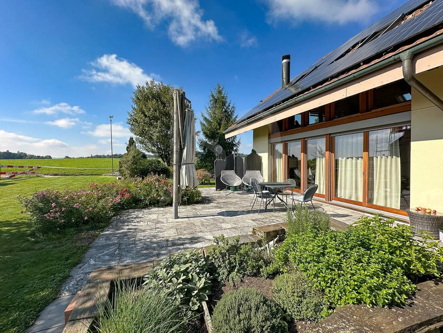 Impressive Multi-Generational Country House in Iffwil - Photo 5 of 30