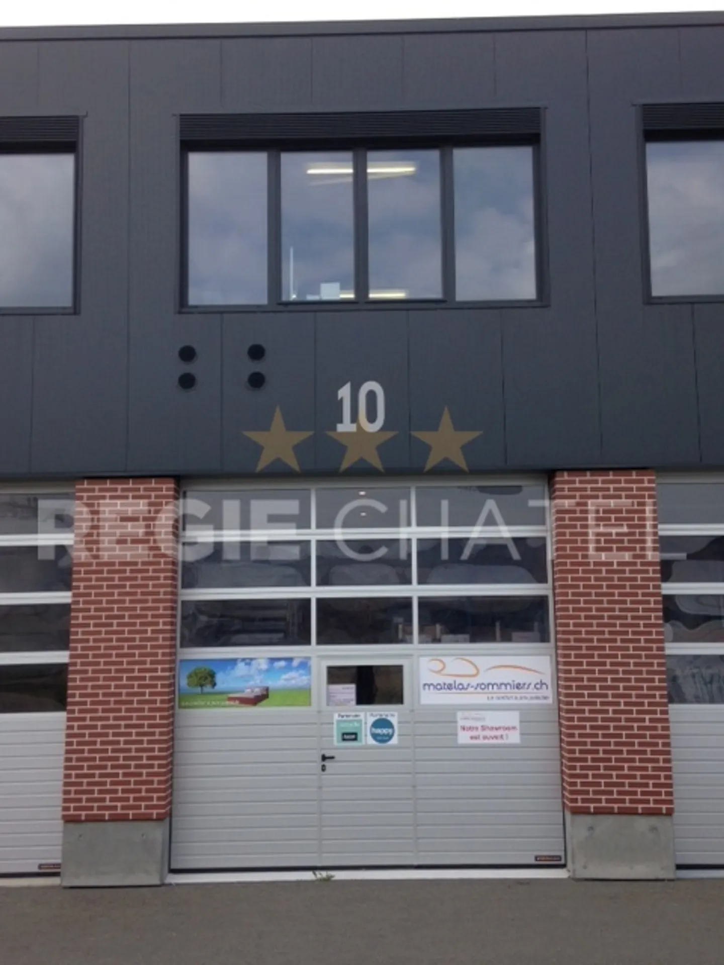 Espace Commercial Polyvalent - Photo 2 sur 8