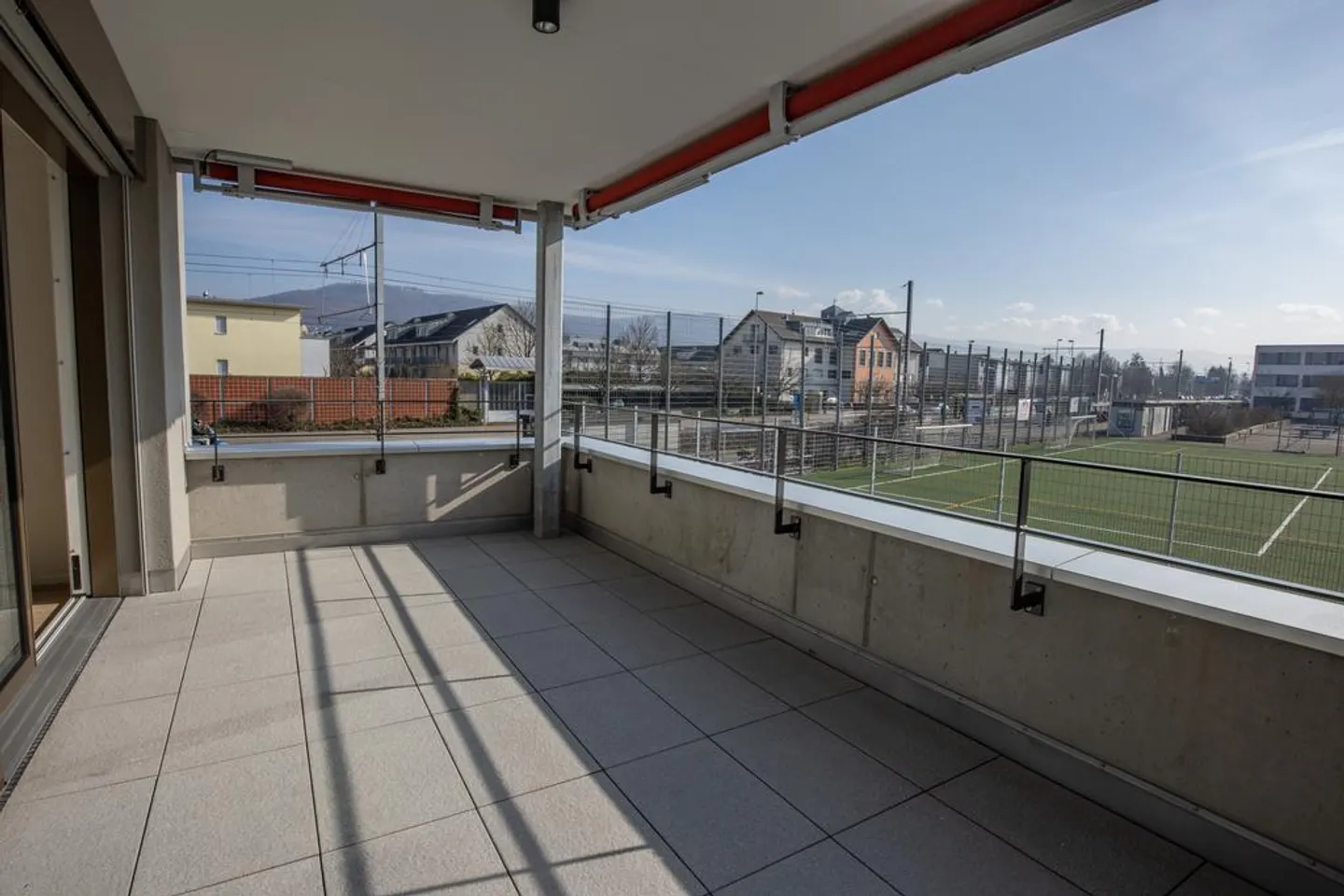 Appartamento spazioso e luminoso con balcone e lavanderia privata - Foto 8 di 12