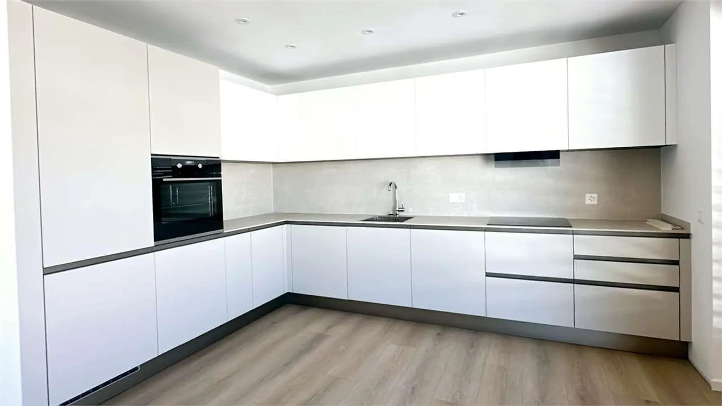 Ristrutturato appartamento di 5,5 locali con terrazzi - Foto 2 di 8