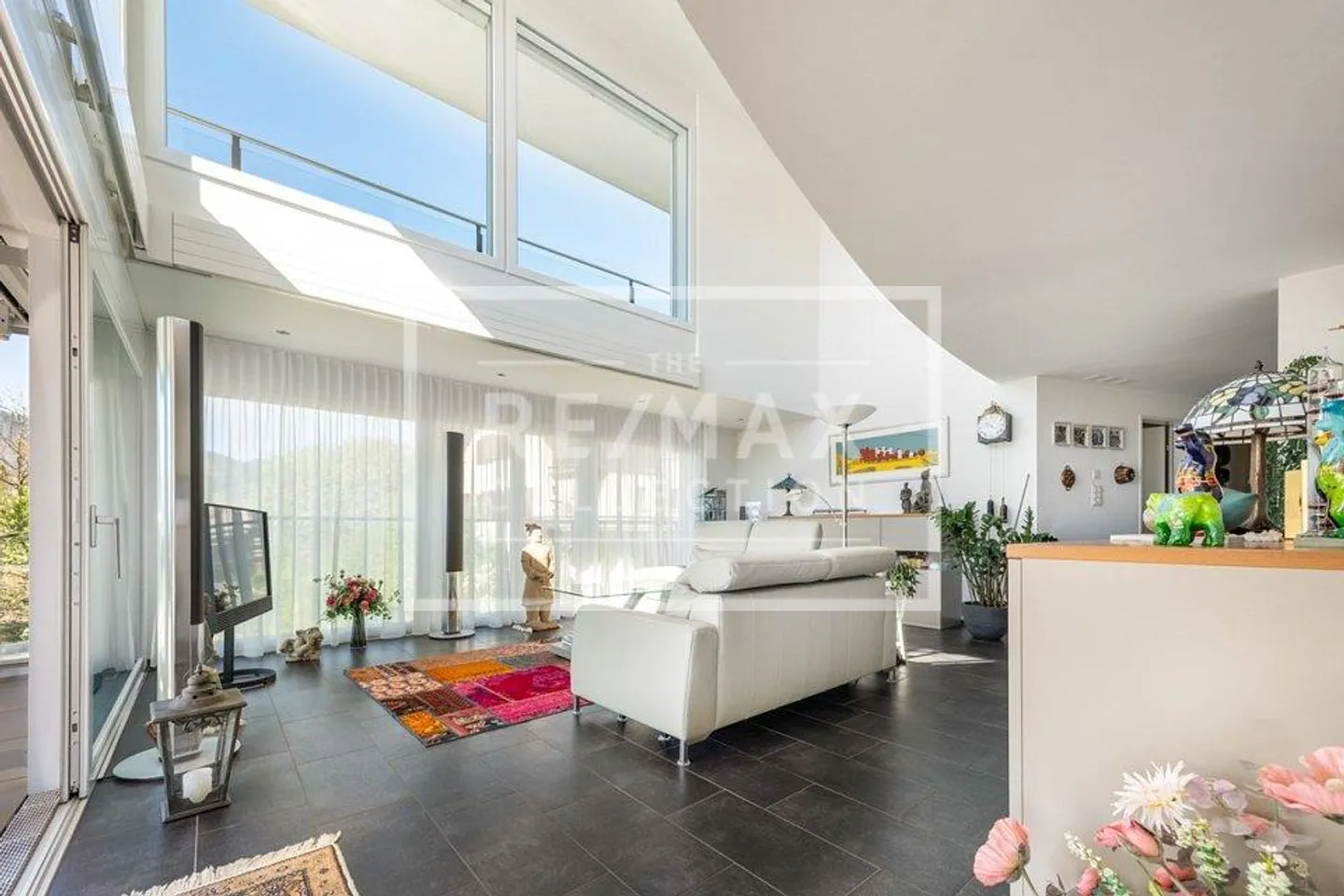 Attic feeling with Pilatus view: Exclusive 5½-room maisonette apartment - Photo 4 of 13