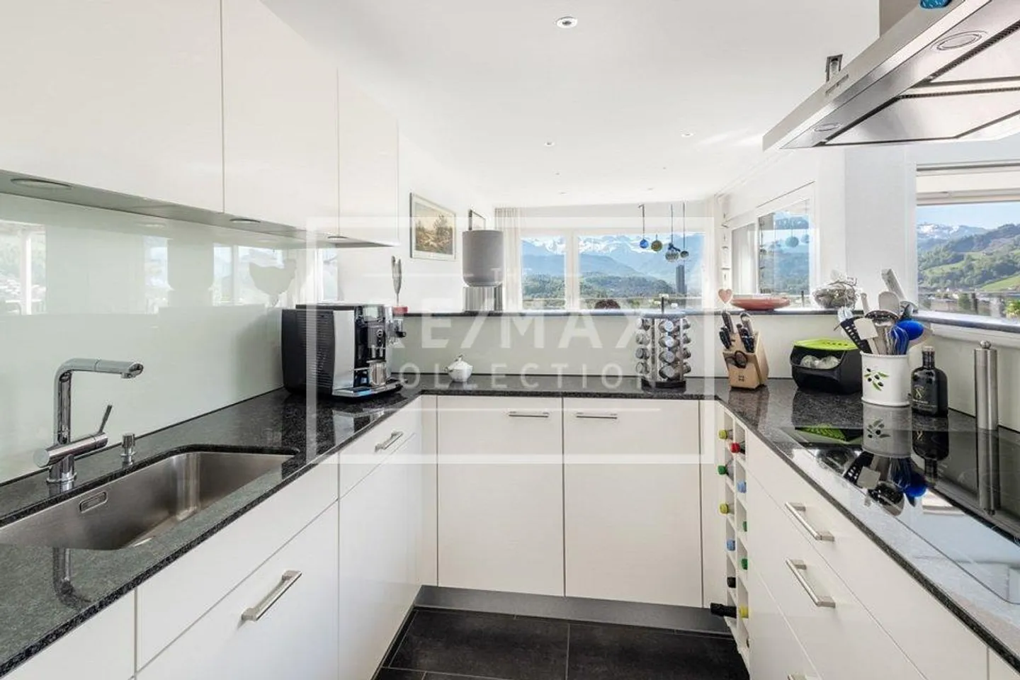 Attic feeling with Pilatus view: Exclusive 5½-room maisonette apartment - Photo 7 of 13