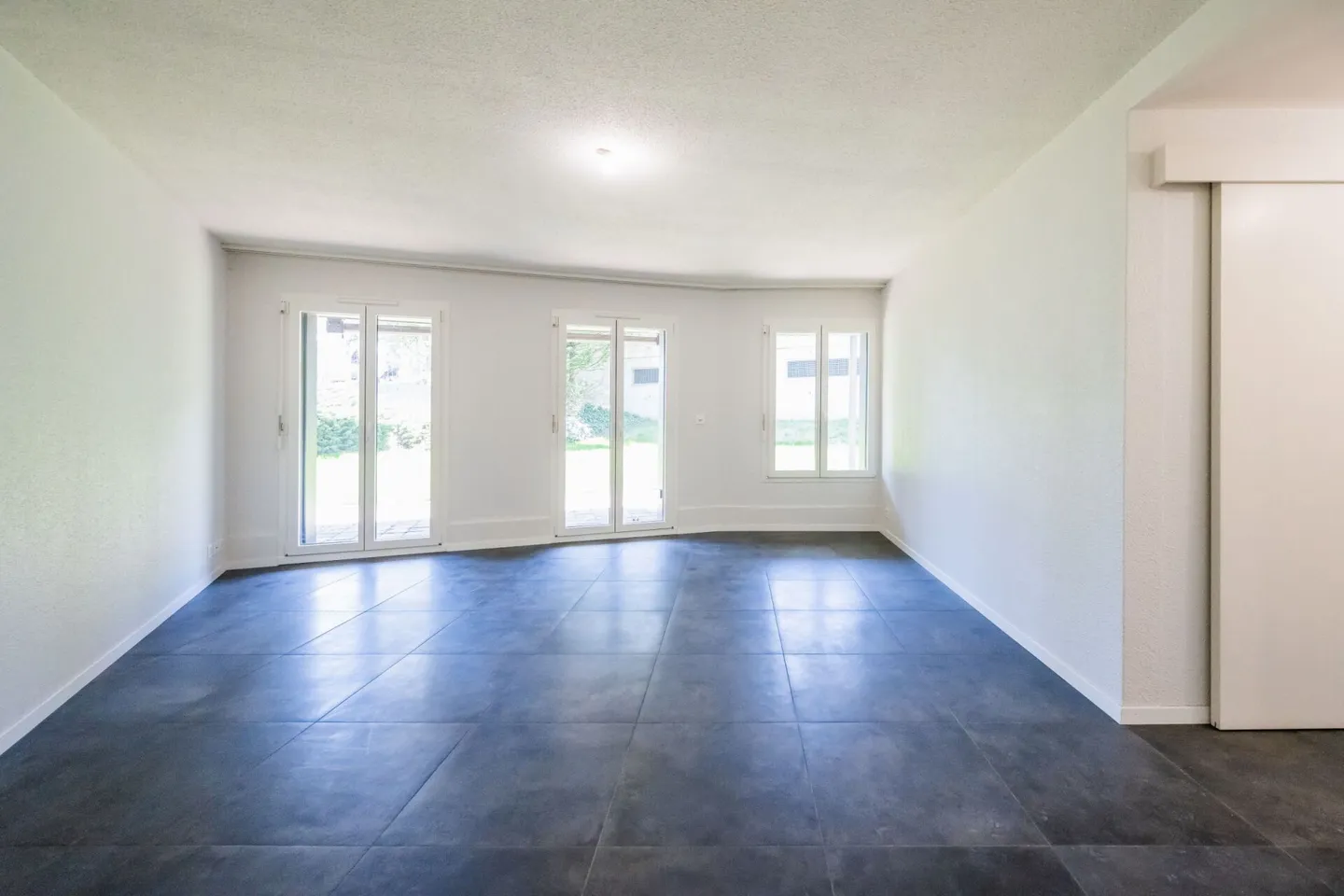 Très bel appartement de 2.5 pièces avec terrasse - Foto 1 di 9