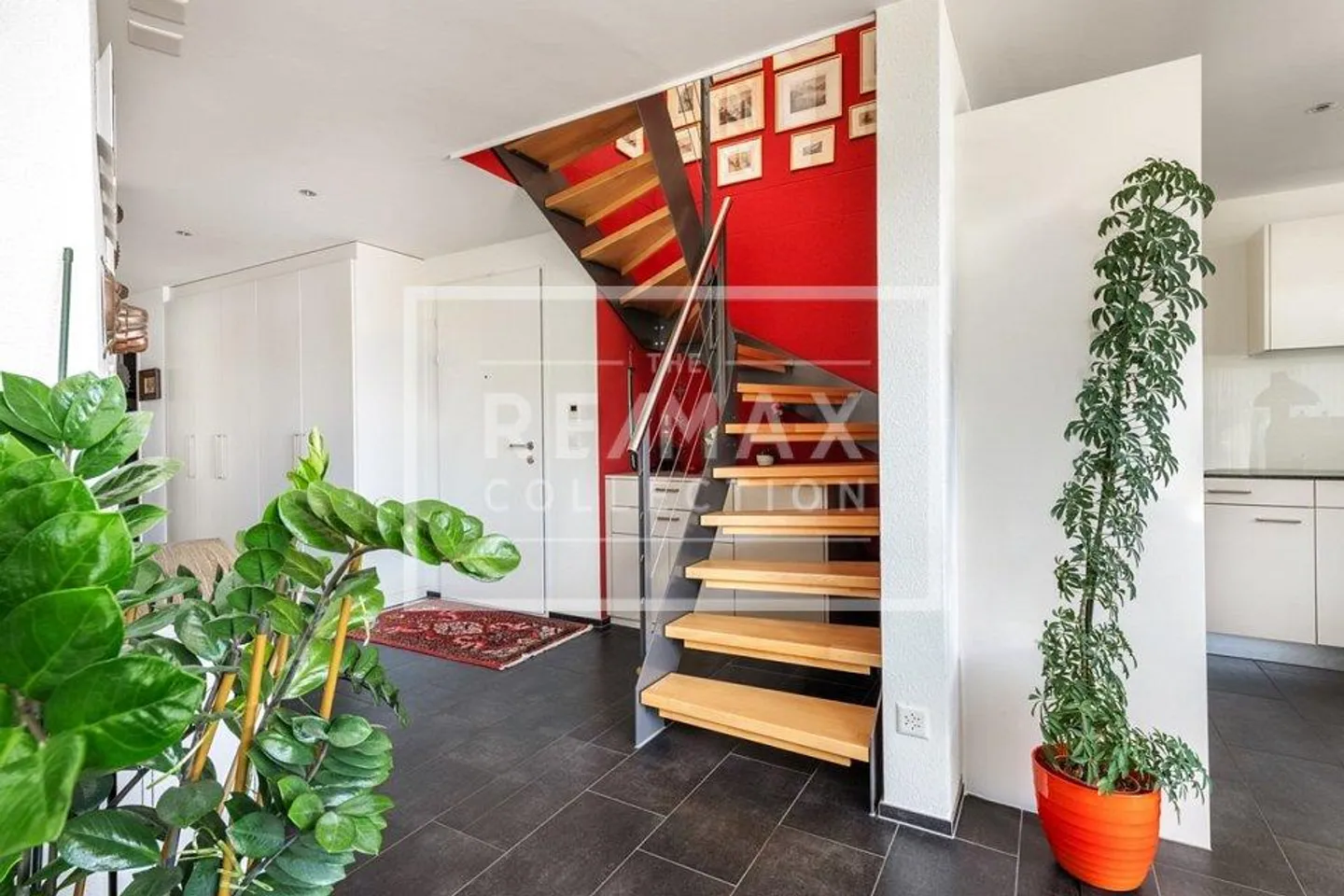 Attic feeling with Pilatus view: Exclusive 5½-room maisonette apartment - Photo 2 of 13
