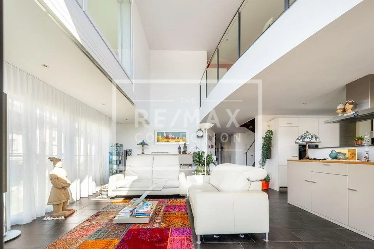 Attic feeling with Pilatus view: Exclusive 5½-room maisonette apartment - Photo 3 of 13