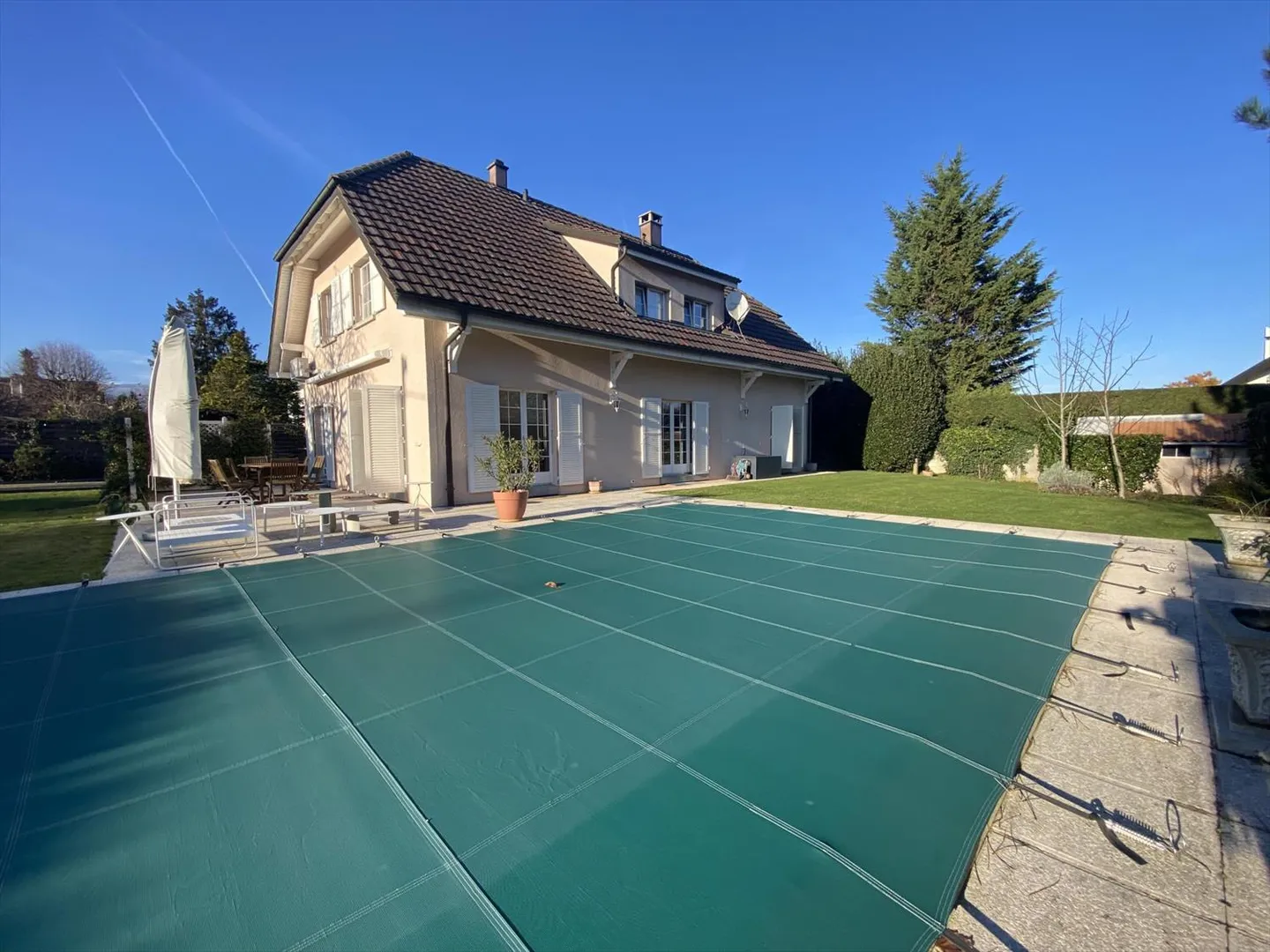 ESCLUSIVITÀ - Villa indipendente di 6 stanze con piscina e giardino - Foto 1 di 13