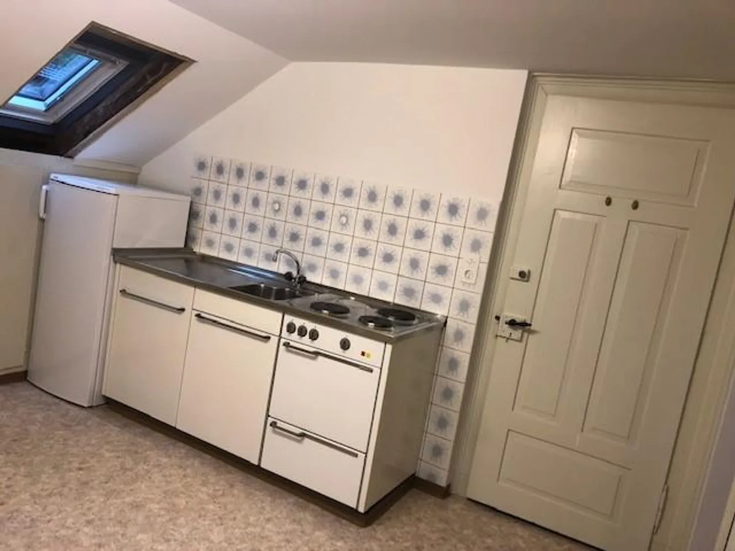 2.5-room attic apartment in a quiet neighborhood - Photo 3 of 6