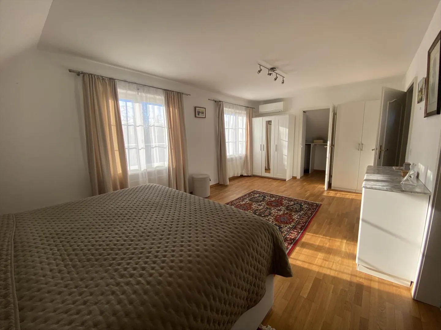 ESCLUSIVITÀ - Villa indipendente di 6 stanze con piscina e giardino - Foto 11 di 13