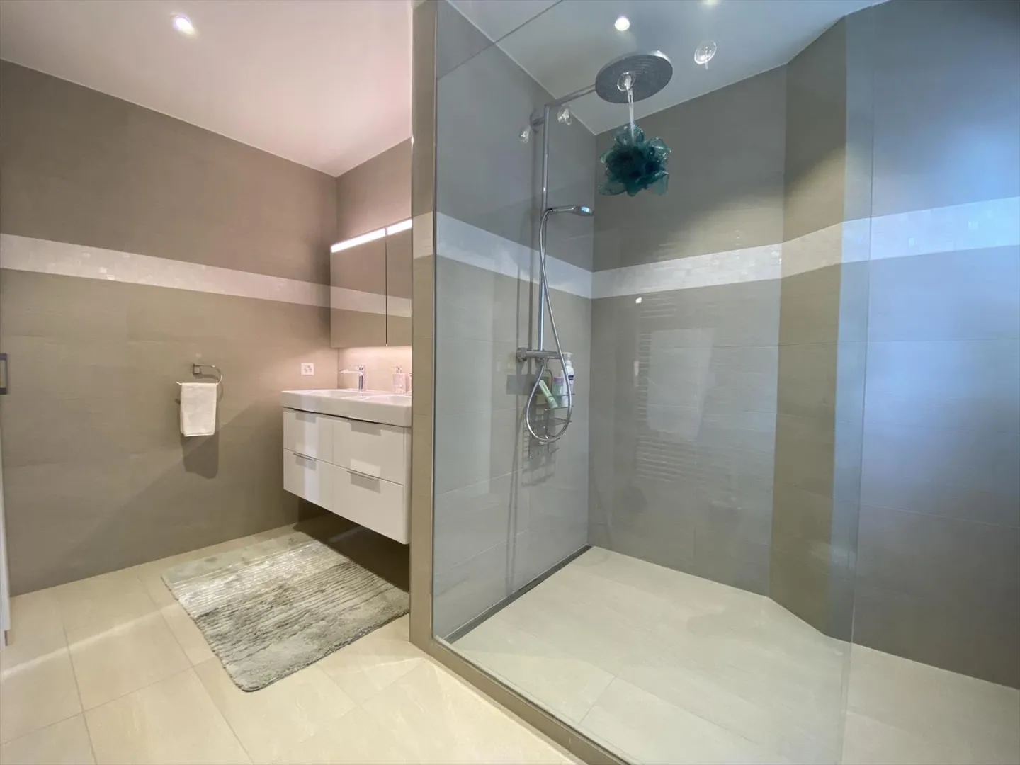 ESCLUSIVITÀ - Villa indipendente di 6 stanze con piscina e giardino - Foto 13 di 13