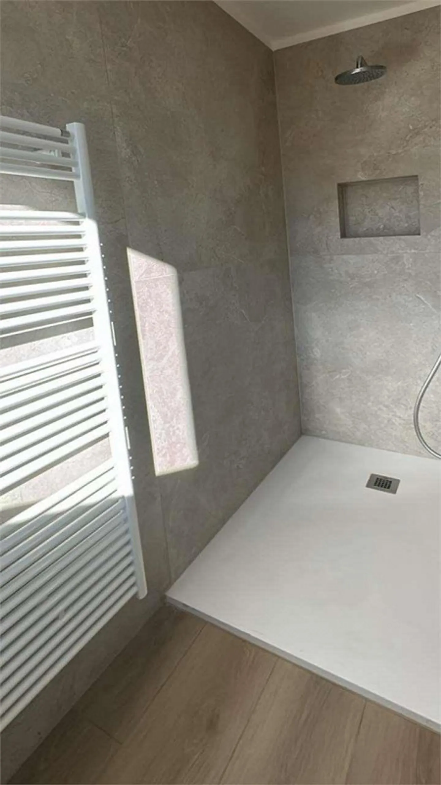 Ristrutturato appartamento di 5,5 locali con terrazzi - Foto 7 di 8