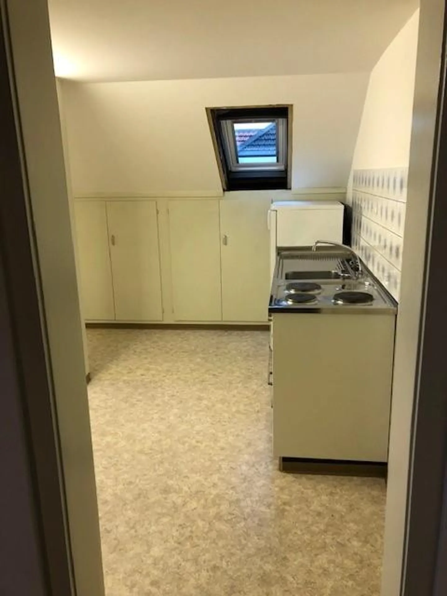 2.5-room attic apartment in a quiet neighborhood - Photo 4 of 6