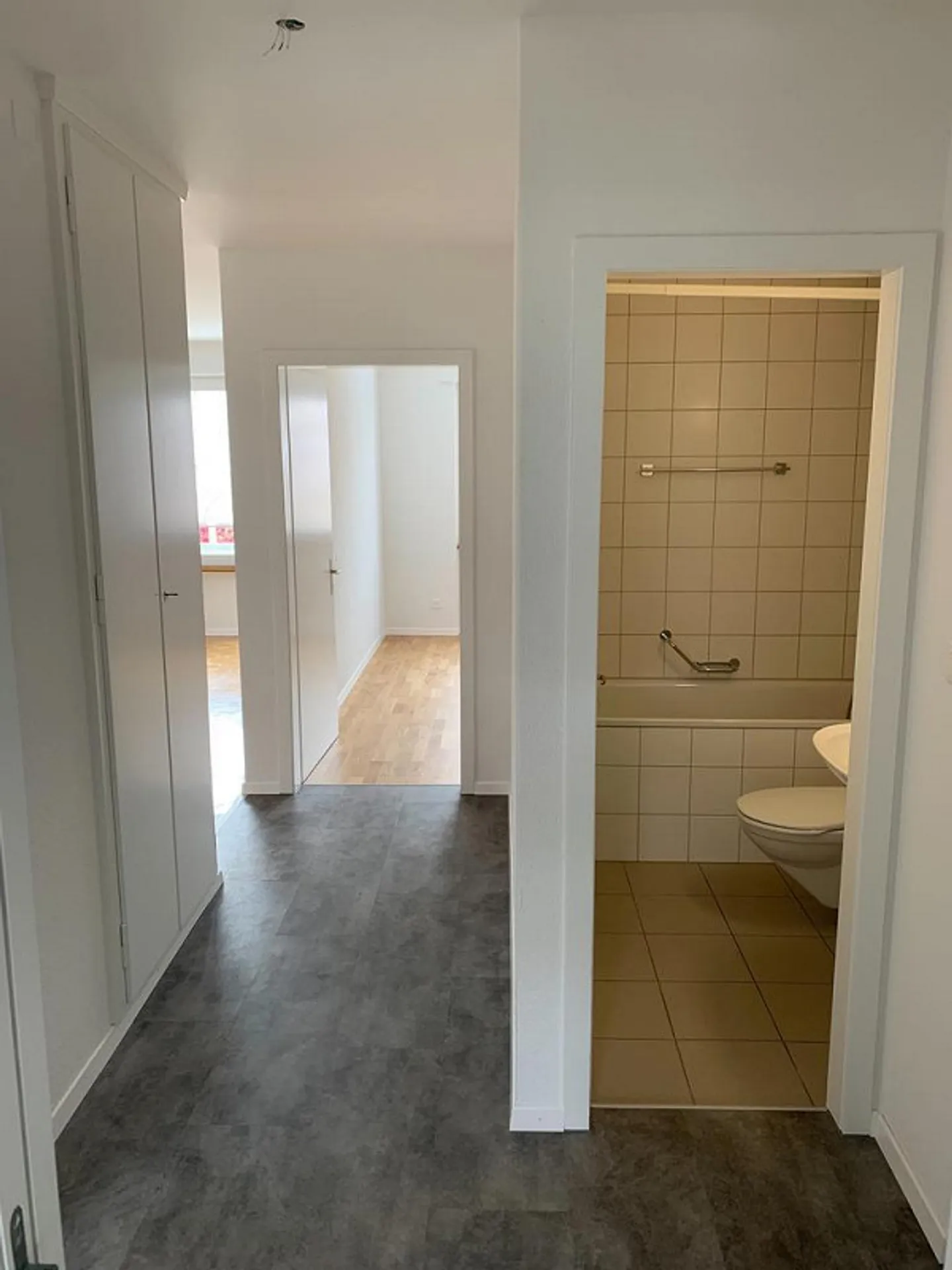 Appartement 3 pièces dans un emplacement calme directement près de la piscine Weiermatt - Photo 2 sur 9
