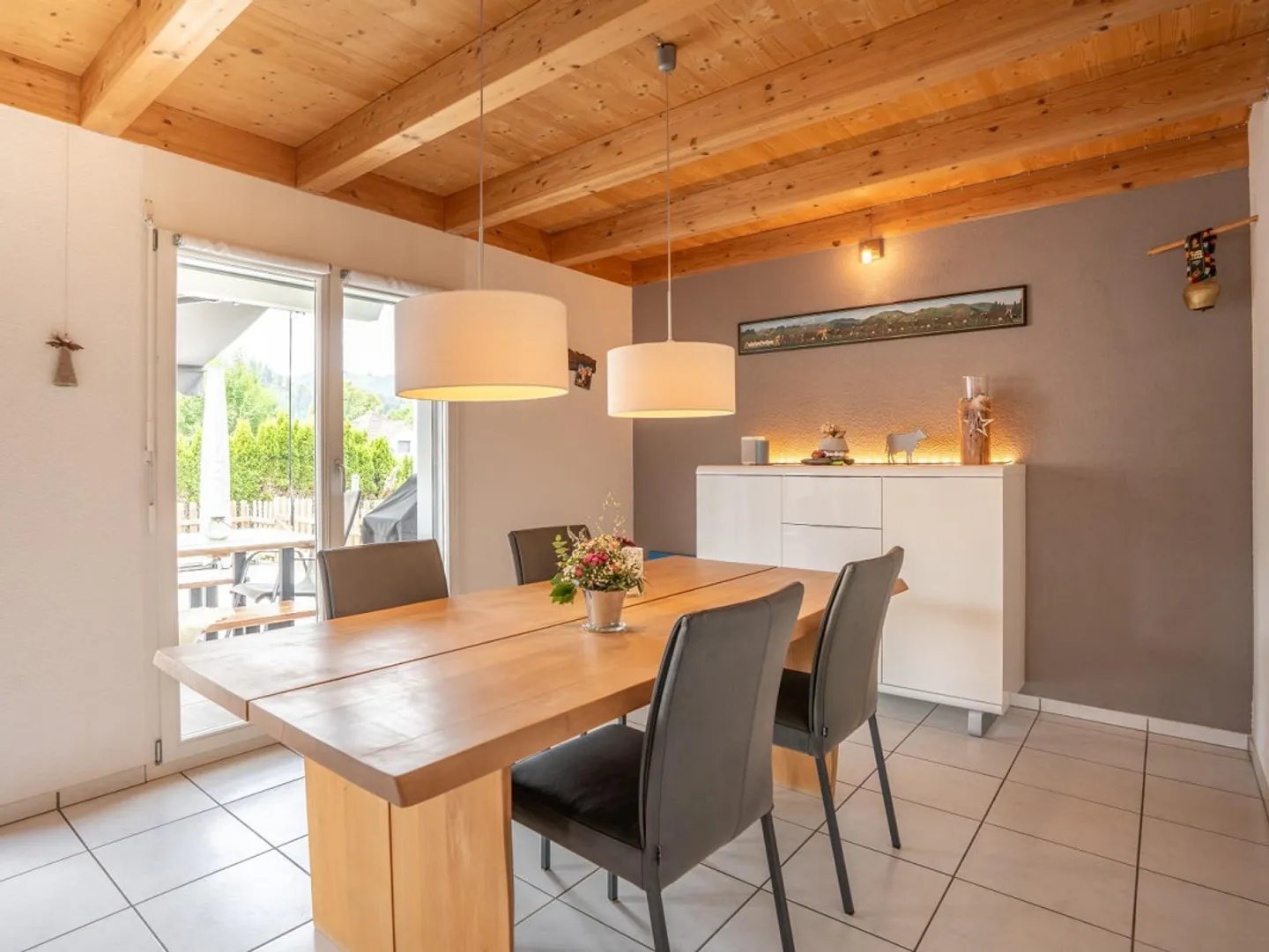 Charming Family Home in Quiet Area - Photo 5 of 10