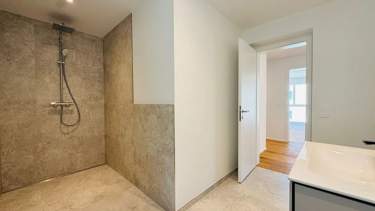 Maison jumelée neuve à Laufen (BL) dans un emplacement calme avec une infrastructure optimale - Photo 13 sur 28