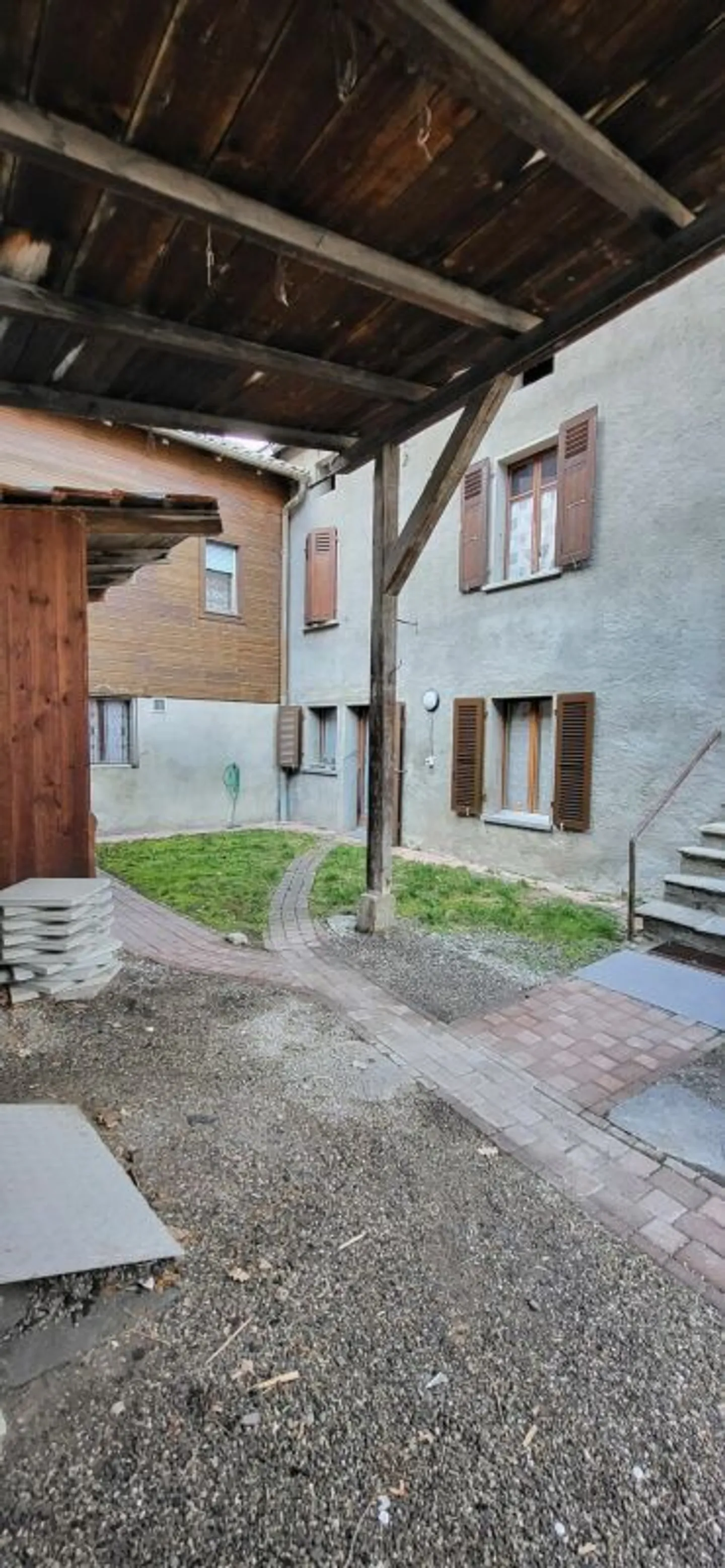 Appartement de 4 pièces à rénover - Foto 2 von 7