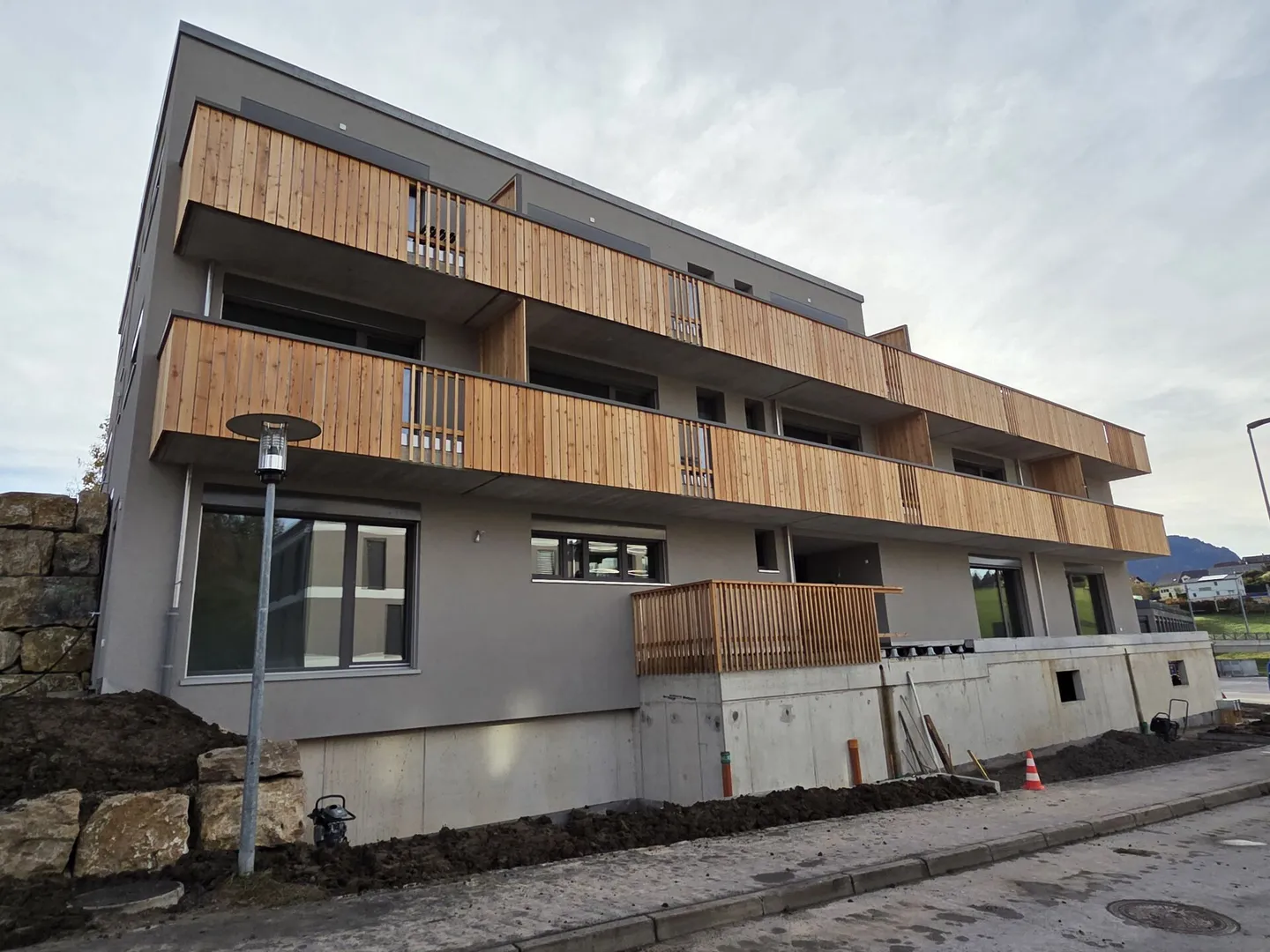 Magnificent commercial space ideally located just steps from the Châtel-St-Denis train station - Photo 5 of 12