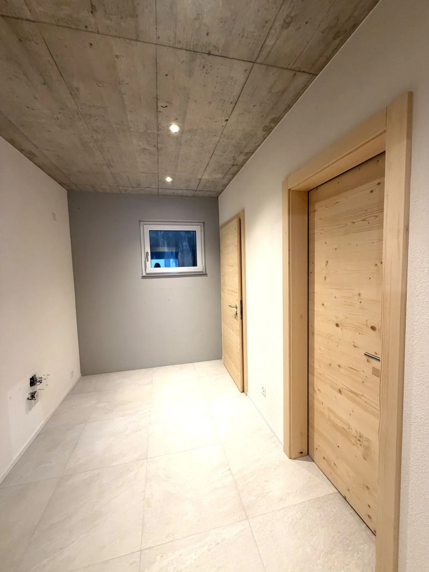 Magnificent commercial space ideally located just steps from the Châtel-St-Denis train station - Photo 8 of 12