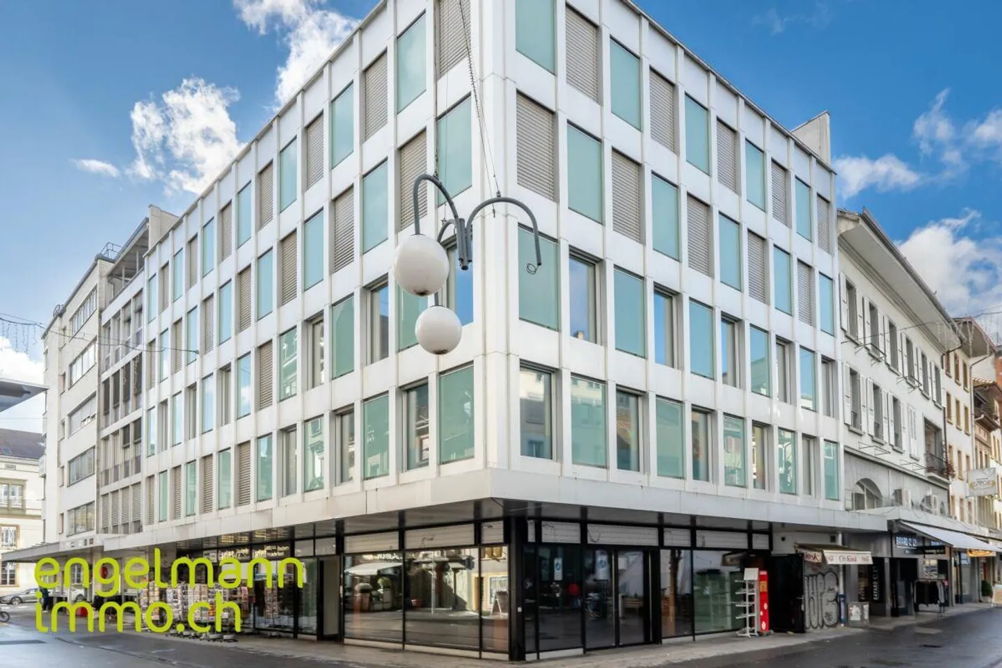 Zentrale Geschäftsflächen/KITA von 298m2 / Locaux commerciaux/garde... - Foto 1 di 1