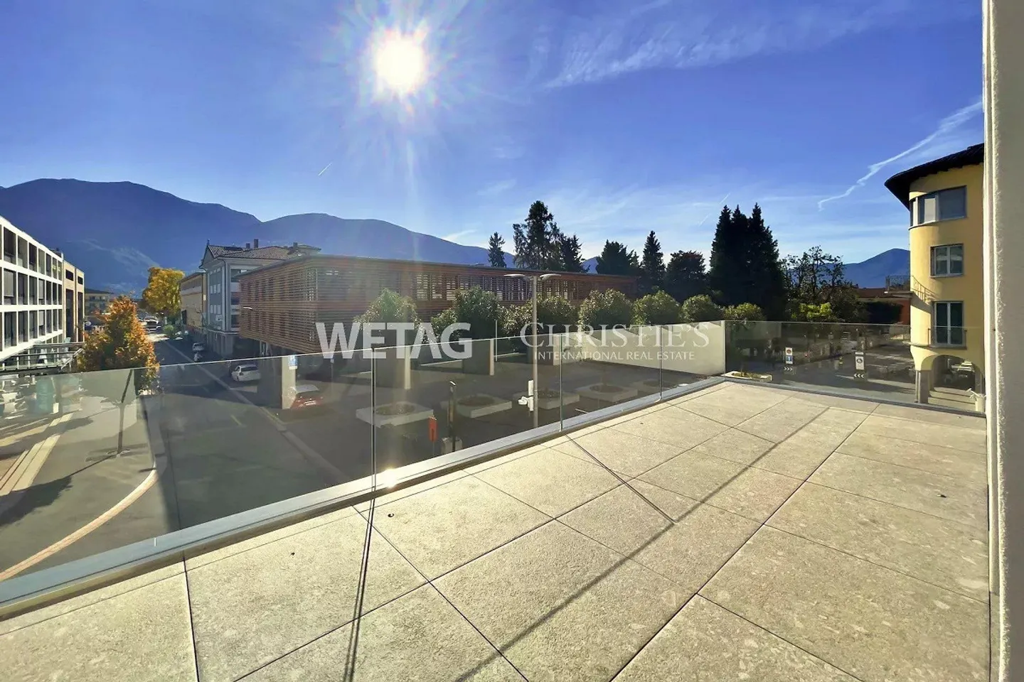 Appartamento moderno e di alta qualità di 3,5 locali con terrazza ad Ascona in vendita - Foto 2 di 10