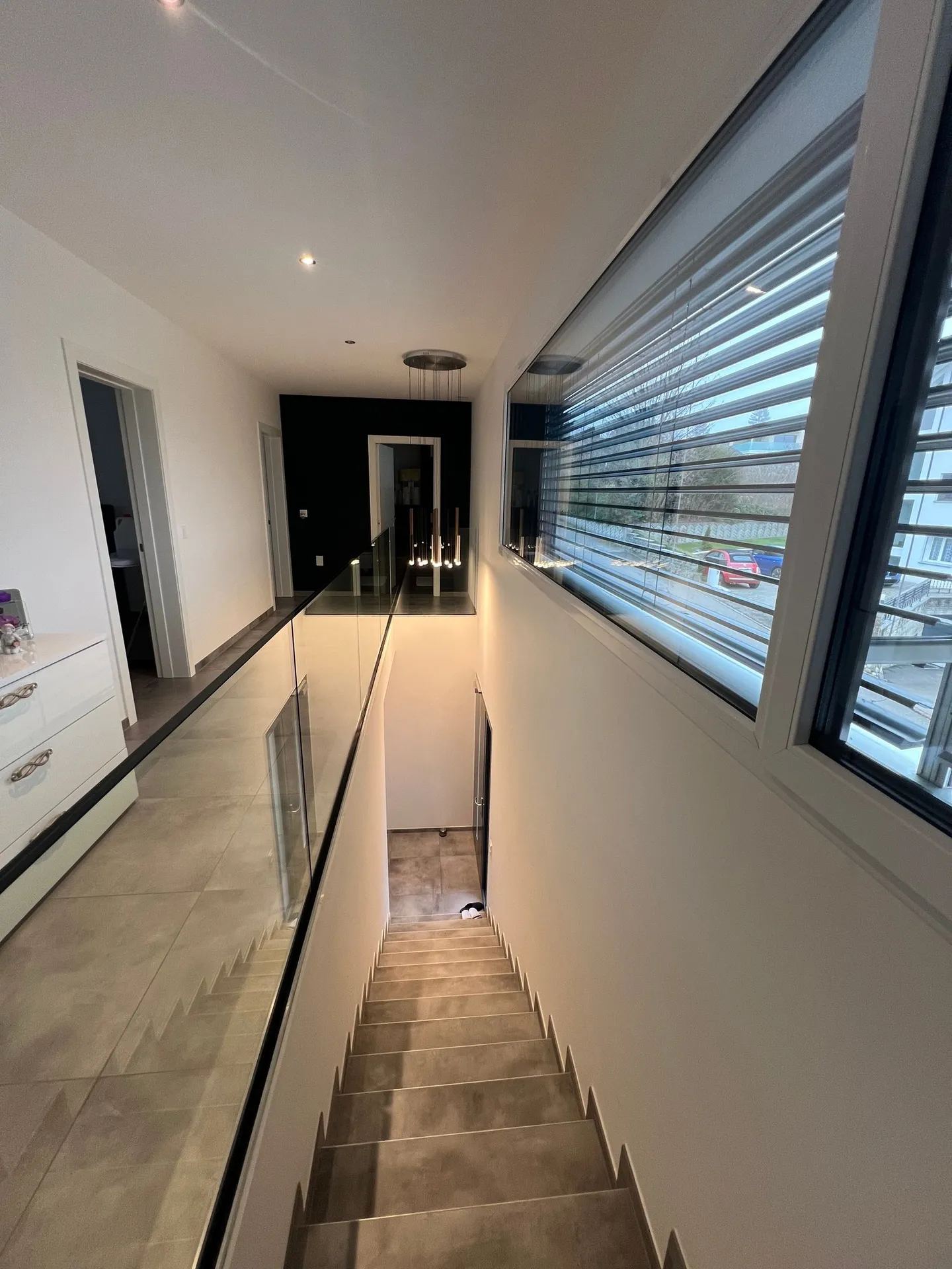 Magnifique Villa zeitgenössisch mit 6.5 Zimmern und eigenem Studio – Marly (FR) - Photo 9 sur 10