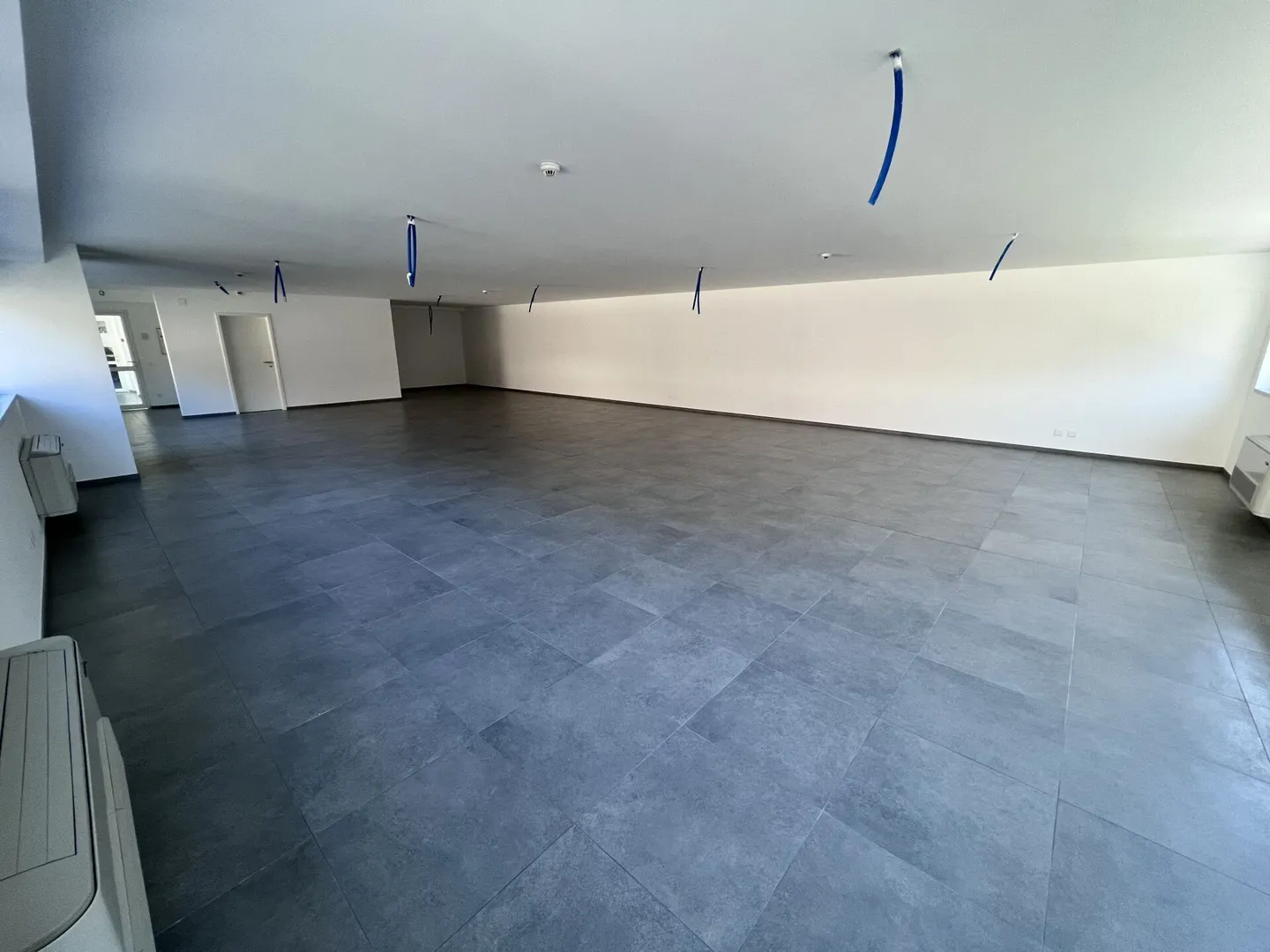 Espaces commerciaux/bureaux de 150 à 1 150 m² - Photo 5 sur 8