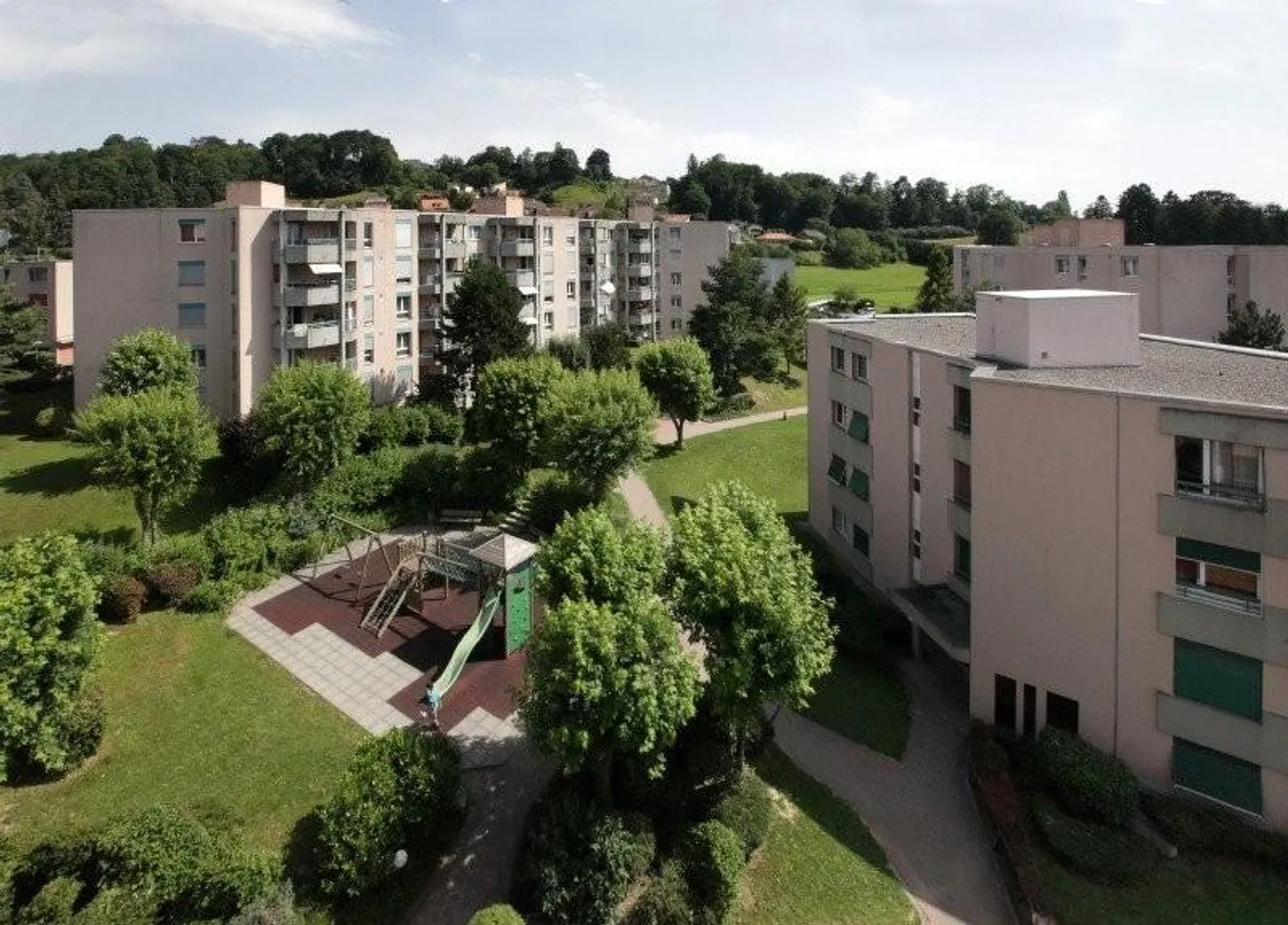 Places de Parking Extérieures - Photo 1 sur 2