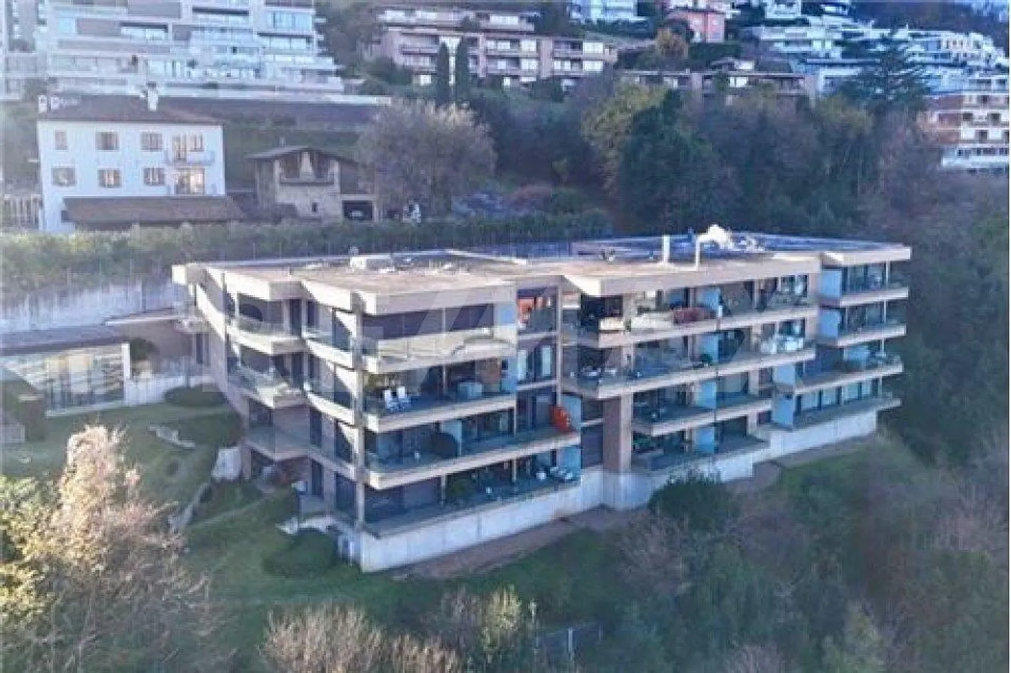 Prestigious penthouse with breathtaking views of Lake Lugano, also suitable as a second residence - Photo 3 of 13