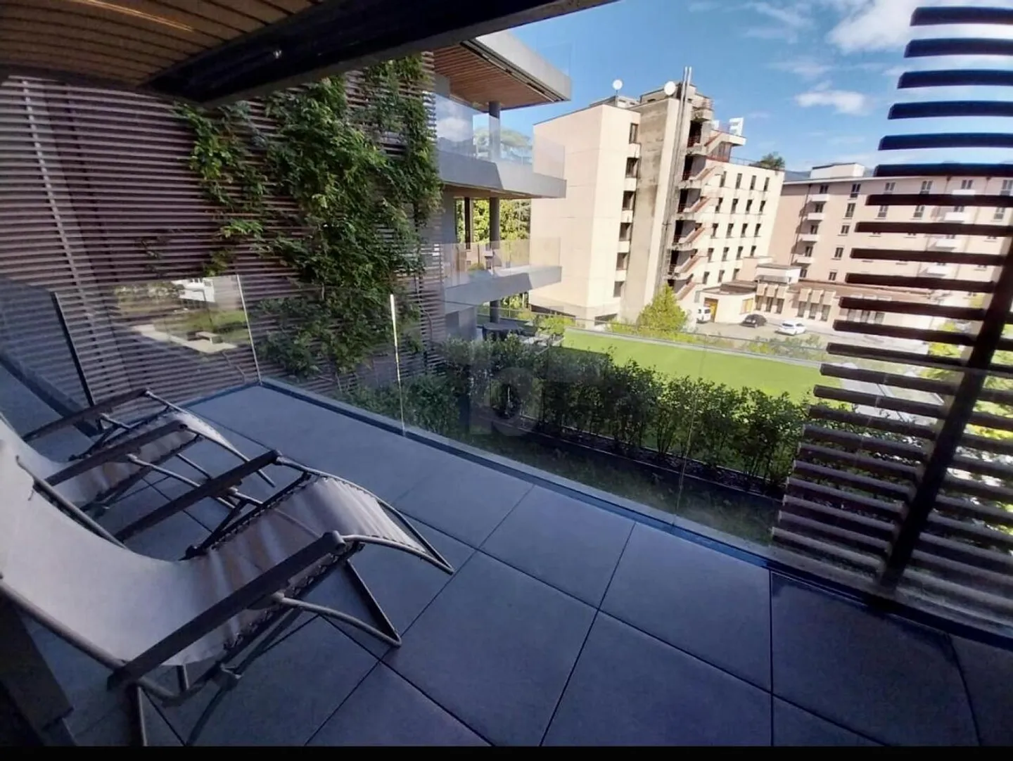 Modern property, two steps from the lake - Photo 3 of 6