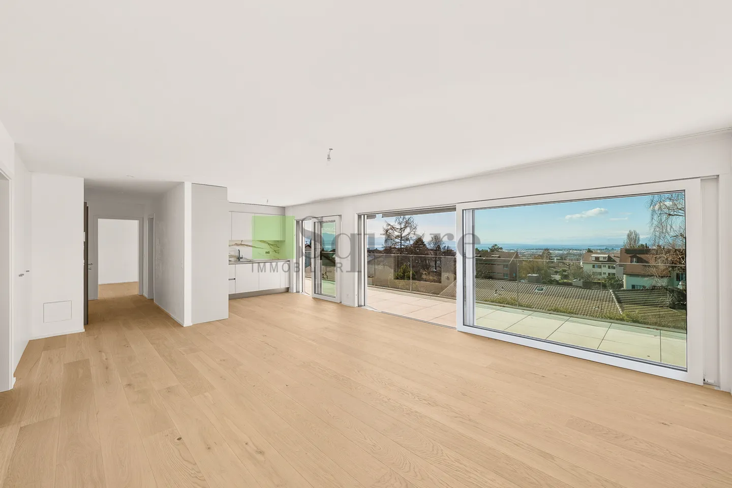 NEW, Magnificent penthouse apartment with 3.5 rooms and lake view - Photo 1 of 13