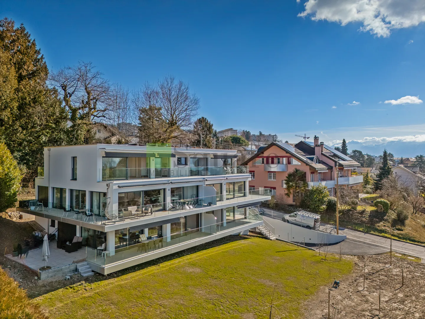 NEW, Magnificent penthouse apartment with 3.5 rooms and lake view - Photo 2 of 13