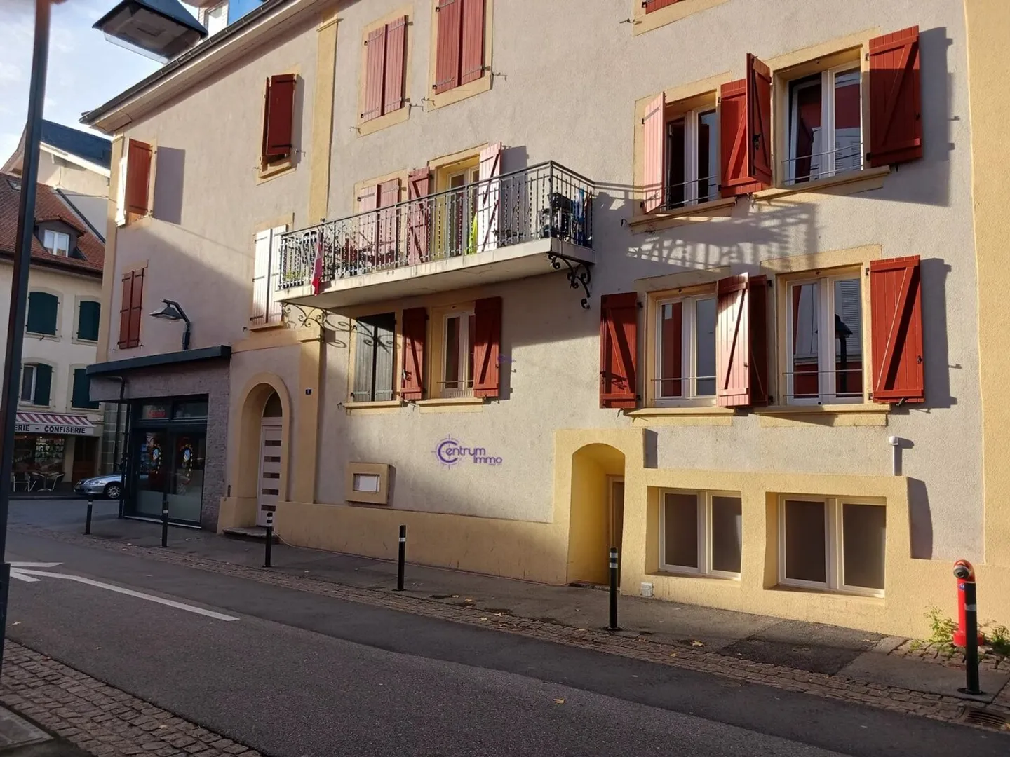 Gebäude mit 7 Wohnungen und einem Geschäftslokal - Foto 3 von 13