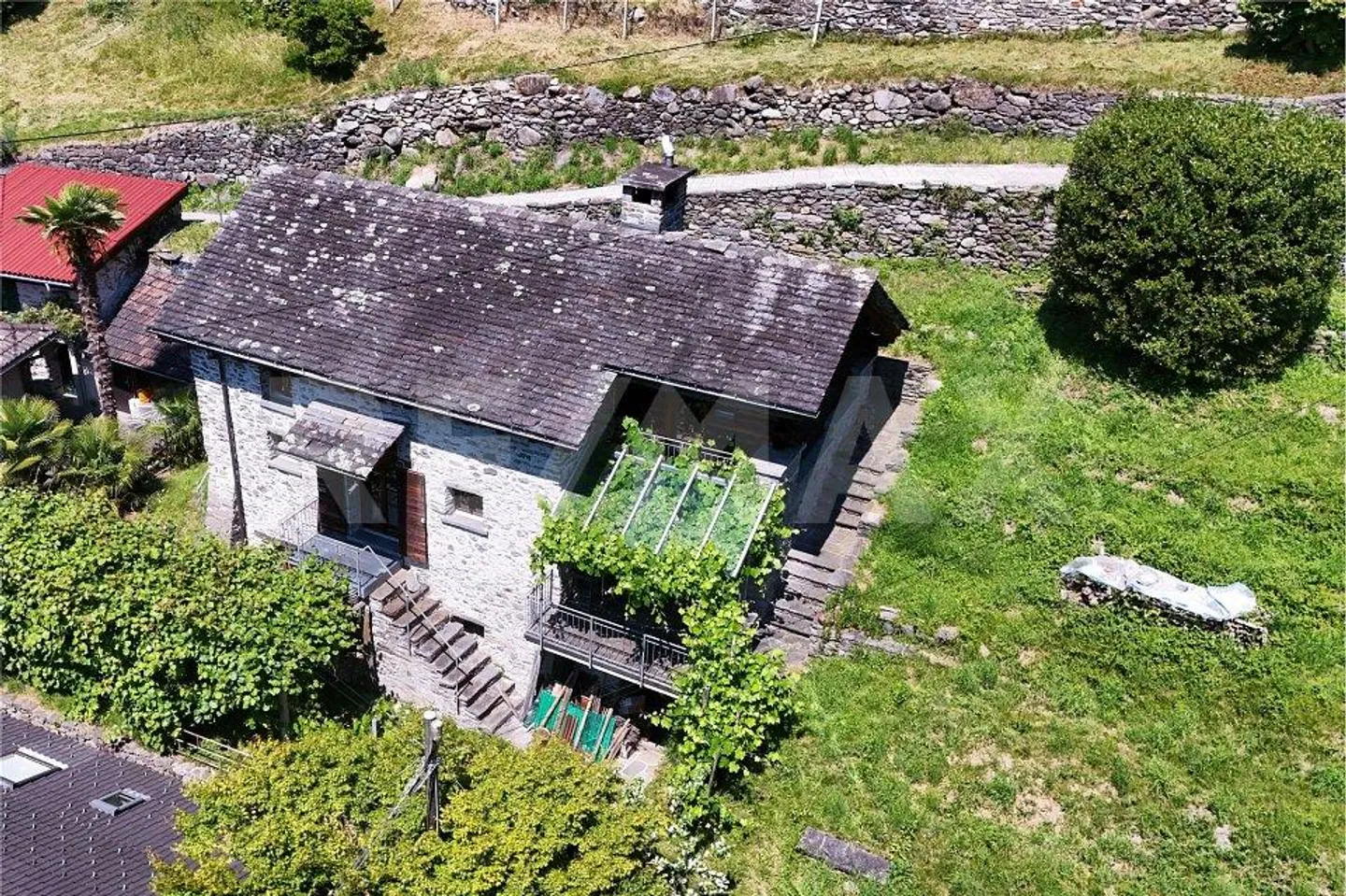 Affascinante casa in pietra con terrazza - Foto 1 di 13