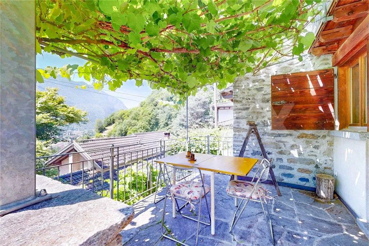 Affascinante casa in pietra con terrazza - Foto 3 di 13