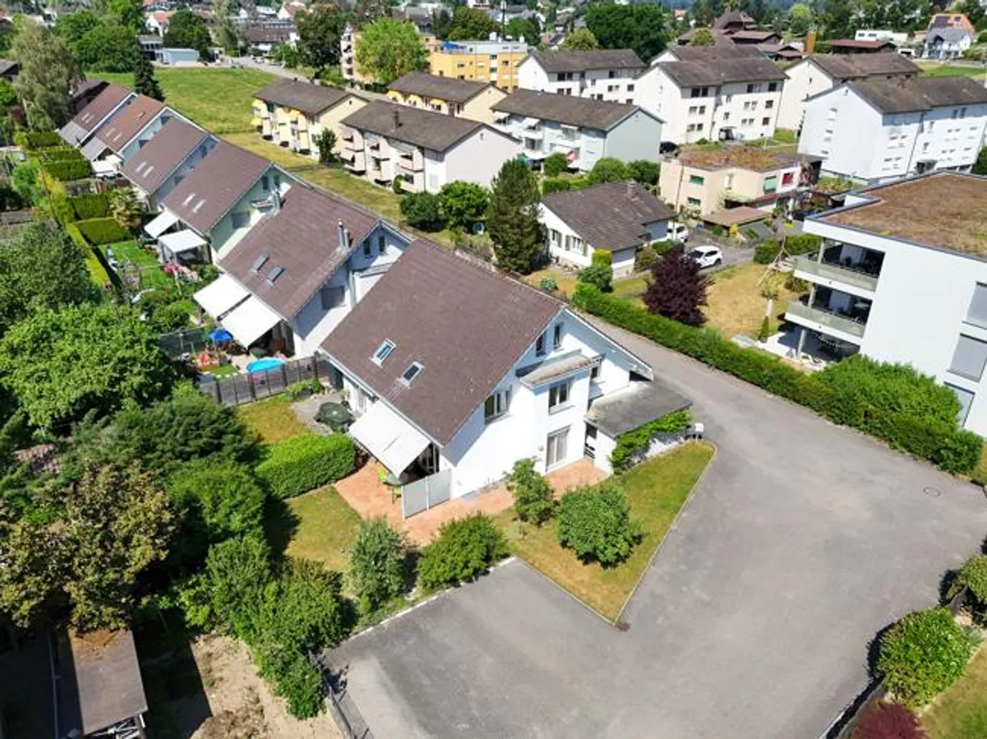 Casa angolare ben tenuta in una posizione tranquilla - Foto 5 di 17